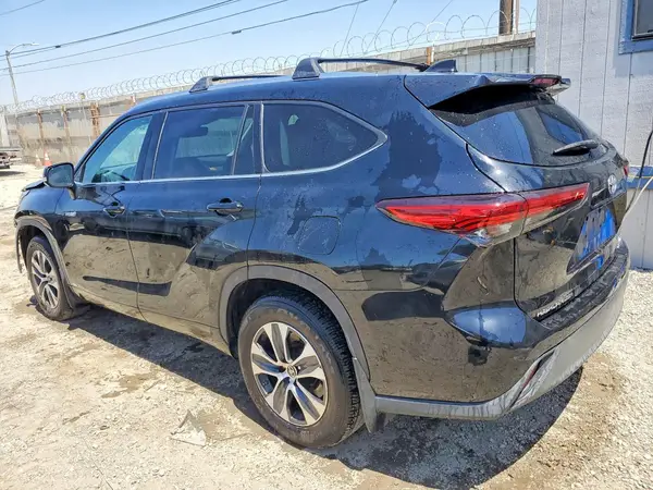 5TDHBRCH6LS502208 2020 TOYOTA HIGHLANDER - Image 2