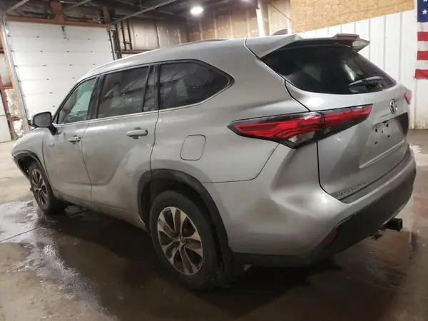 5TDHBRCH6LS502256 2020 TOYOTA HIGHLANDER - Image 2