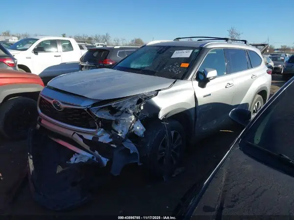 5TDHBRCH6LS507683 2020 TOYOTA HIGHLANDER - Image 2