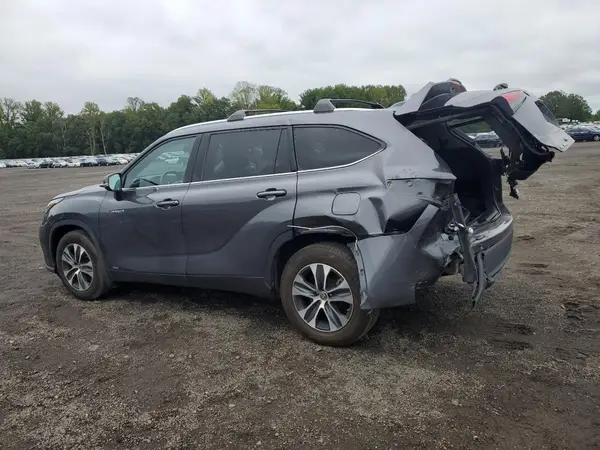 5TDHBRCH6LS511555 2020 TOYOTA HIGHLANDER - Image 2