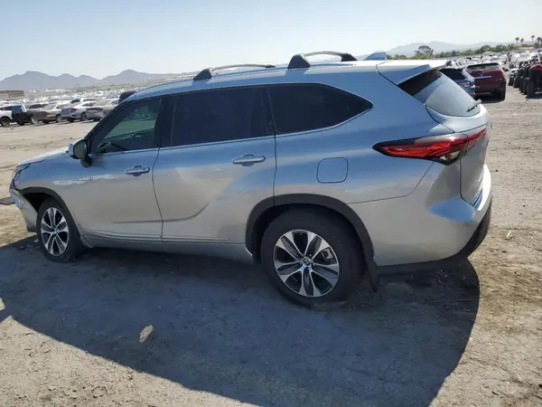 5TDHBRCH6MS025023 2021 TOYOTA HIGHLANDER - Image 2