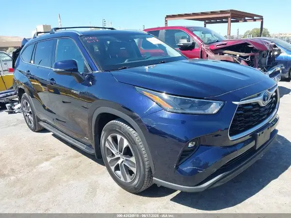 5TDHBRCH6MS516952 2021 TOYOTA HIGHLANDER - Image 1