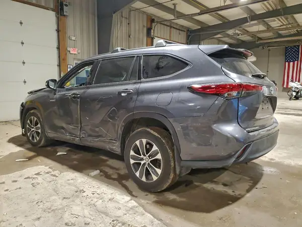5TDHBRCH6MS520693 2021 TOYOTA HIGHLANDER - Image 2