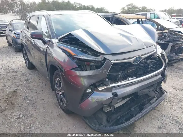5TDHBRCH6MS535341 2021 TOYOTA HIGHLANDER - Image 1