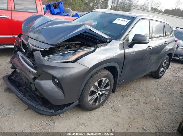 5TDHBRCH6MS535341 2021 TOYOTA HIGHLANDER - Image 2
