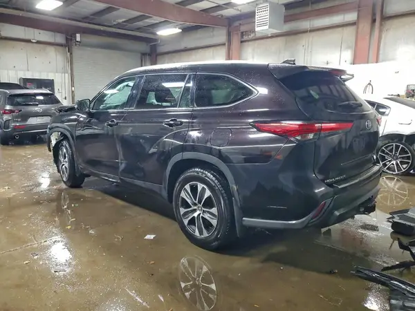 5TDHBRCH6NS084655 2022 TOYOTA HIGHLANDER - Image 2