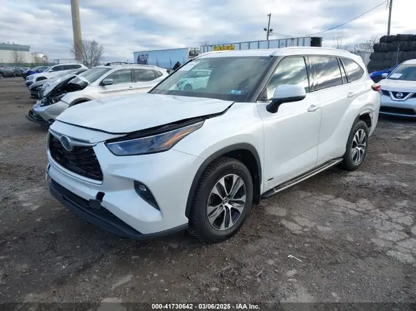 5TDHBRCH6NS539276 2022 TOYOTA HIGHLANDER - Image 2