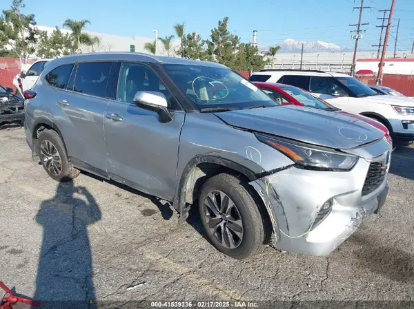 5TDHBRCH6NS546082 2022 TOYOTA HIGHLANDER - Image 1