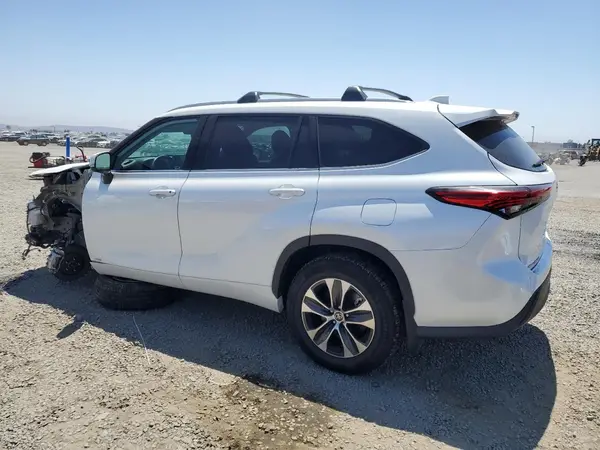 5TDHBRCH6NS553761 2022 TOYOTA HIGHLANDER - Image 2