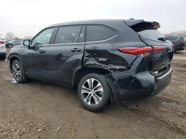 5TDHBRCH6NS554330 2022 TOYOTA HIGHLANDER - Image 2