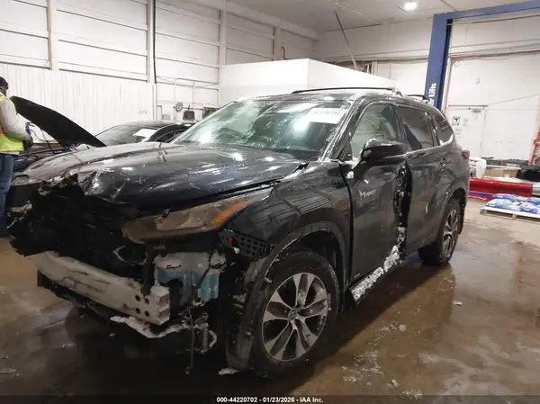 5TDHBRCH7LS513749 2020 TOYOTA HIGHLANDER - Image 2