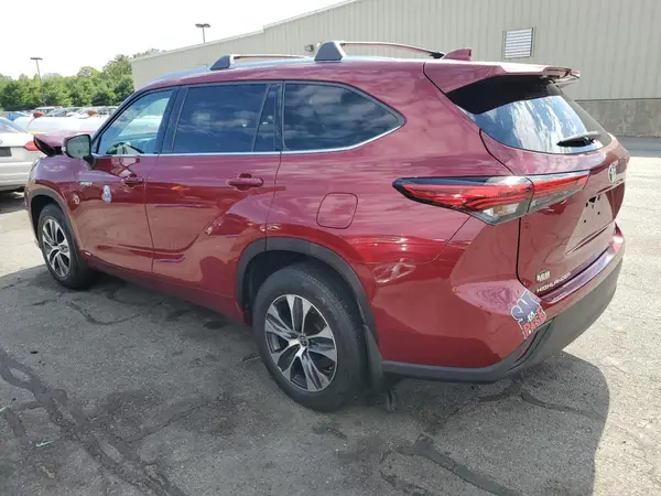 5TDHBRCH7MS023698 2021 TOYOTA HIGHLANDER - Image 2