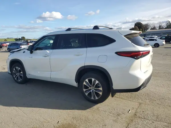 5TDHBRCH7MS516443 2021 TOYOTA HIGHLANDER - Image 2