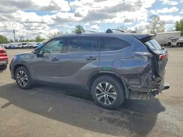 5TDHBRCH7NS541036 2022 TOYOTA HIGHLANDER - Image 2