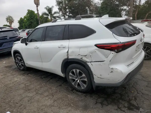 5TDHBRCH7NS552781 2022 TOYOTA HIGHLANDER - Image 2