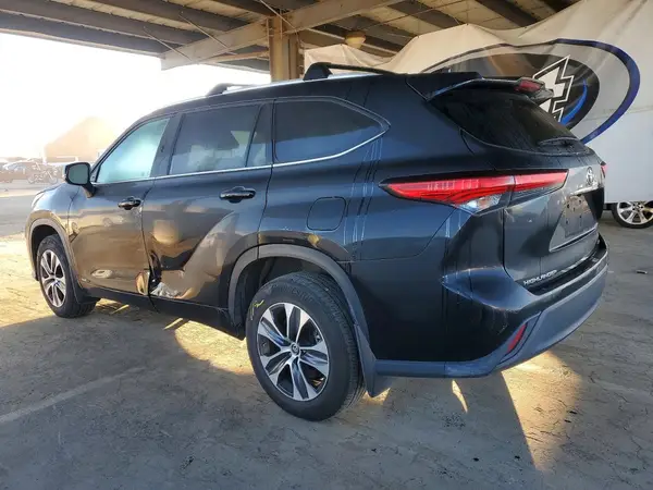 5TDHBRCH7NS556121 2022 TOYOTA HIGHLANDER - Image 2