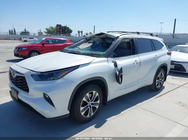 5TDHBRCH7NS558290 2022 TOYOTA HIGHLANDER - Image 2
