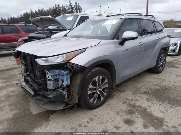 5TDHBRCH8LS502338 2020 TOYOTA HIGHLANDER - Image 2