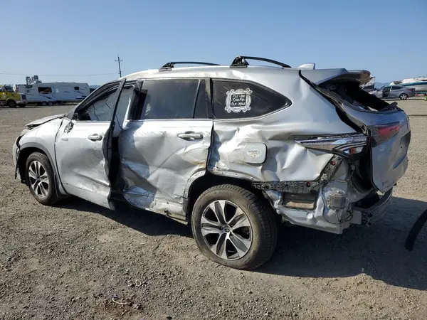 5TDHBRCH8LS502971 2020 TOYOTA HIGHLANDER - Image 2