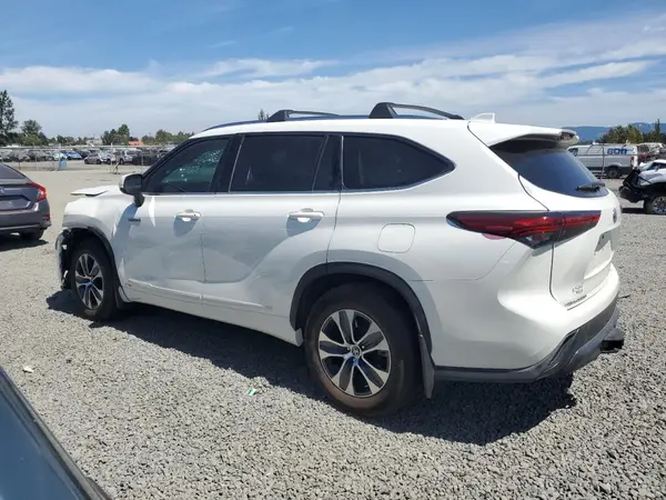 5TDHBRCH8LS503327 2020 TOYOTA HIGHLANDER - Image 2