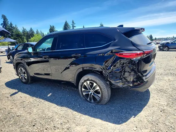 5TDHBRCH8LS504185 2020 TOYOTA HIGHLANDER - Image 2