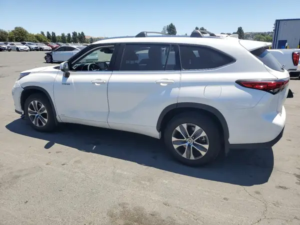 5TDHBRCH8LS506325 2020 TOYOTA HIGHLANDER - Image 2