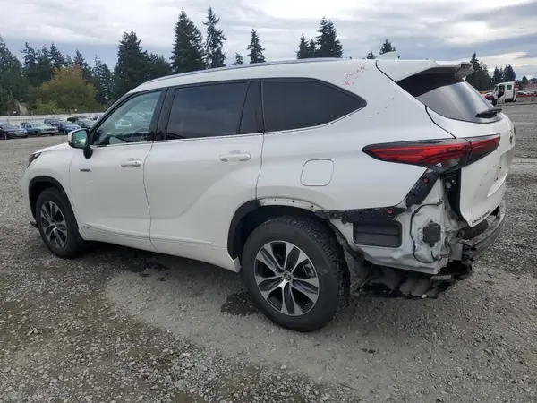 5TDHBRCH8LS507717 2020 TOYOTA HIGHLANDER - Image 2