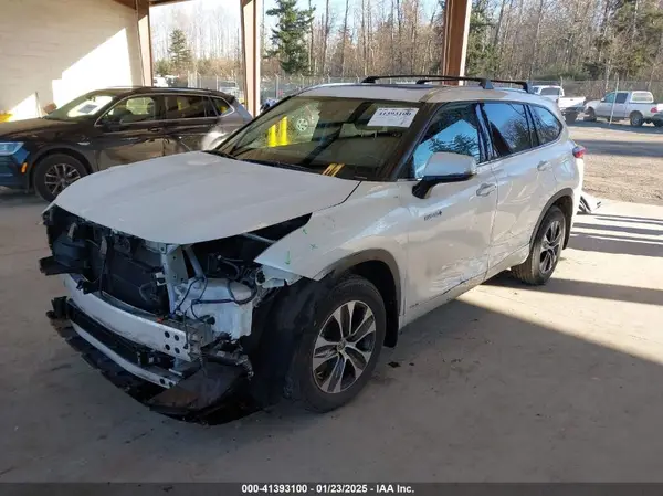 5TDHBRCH8LS511220 2020 TOYOTA HIGHLANDER - Image 2