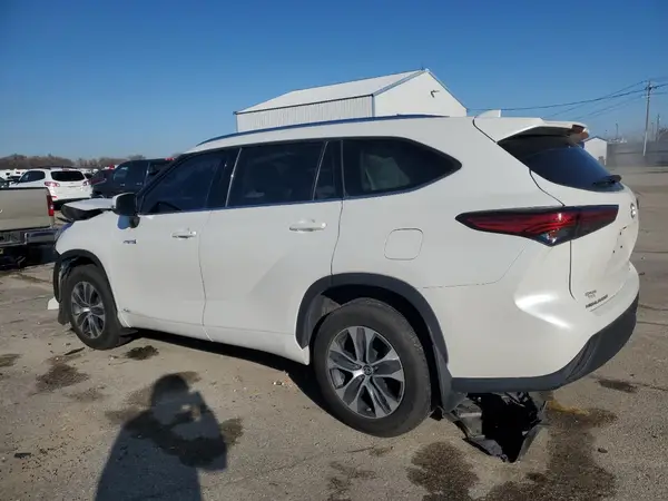5TDHBRCH8LS511704 2020 TOYOTA HIGHLANDER - Image 2