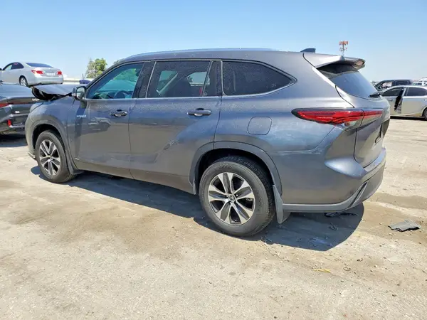 5TDHBRCH8MS044477 2021 TOYOTA HIGHLANDER - Image 2