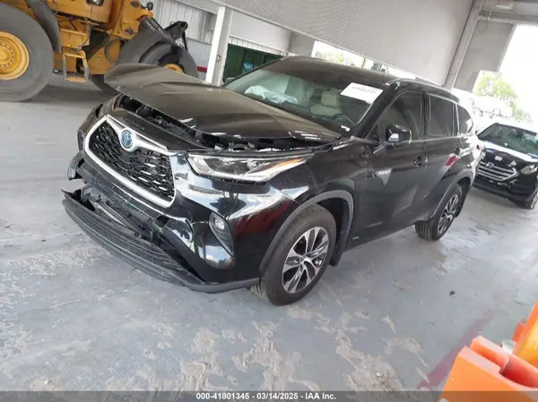 5TDHBRCH8MS534224 2021 TOYOTA HIGHLANDER - Image 2