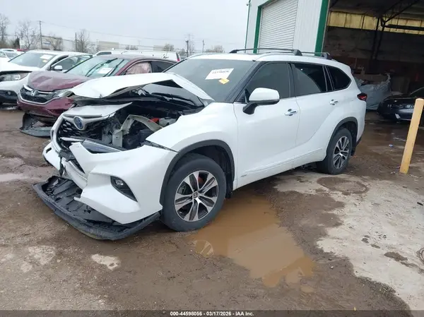 5TDHBRCH8NS541188 2022 TOYOTA HIGHLANDER - Image 2