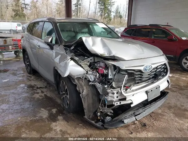 5TDHBRCH8NS552224 2022 TOYOTA HIGHLANDER - Image 1
