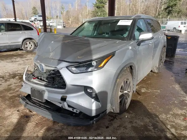 5TDHBRCH8NS552224 2022 TOYOTA HIGHLANDER - Image 2