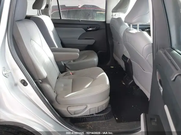5TDHBRCH8NS552224 2022 TOYOTA HIGHLANDER - Image 8