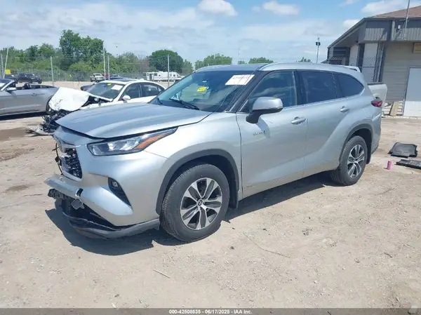 5TDHBRCH9LS502798 2020 TOYOTA HIGHLANDER - Image 2