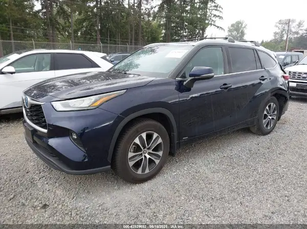 5TDHBRCH9LS506236 2020 TOYOTA HIGHLANDER - Image 2