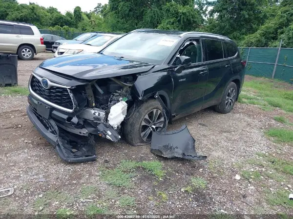 5TDHBRCH9LS507435 2020 TOYOTA HIGHLANDER - Image 2