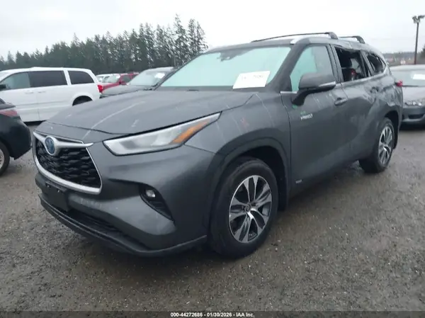 5TDHBRCH9LS511727 2020 TOYOTA HIGHLANDER - Image 2