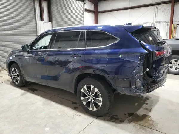 5TDHBRCH9MS021757 2021 TOYOTA HIGHLANDER - Image 2