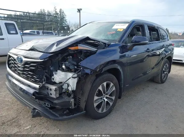 5TDHBRCH9MS035593 2021 TOYOTA HIGHLANDER - Image 2