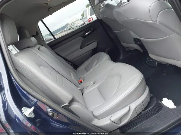 5TDHBRCH9MS522812 2021 TOYOTA HIGHLANDER - Image 8