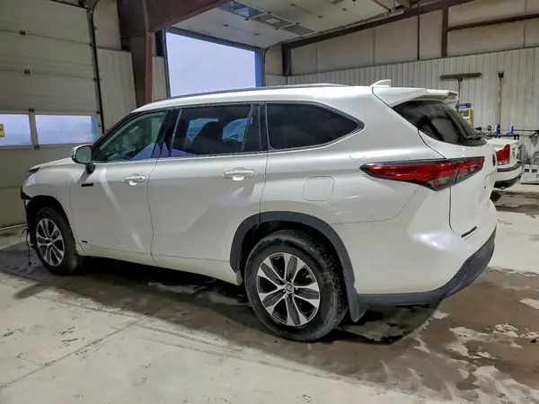5TDHBRCH9MS524253 2021 TOYOTA HIGHLANDER - Image 2