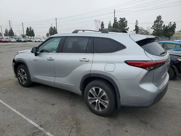 5TDHBRCH9MS525080 2021 TOYOTA HIGHLANDER - Image 2