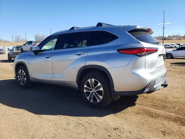 5TDHBRCH9MS527542 2021 TOYOTA HIGHLANDER - Image 2