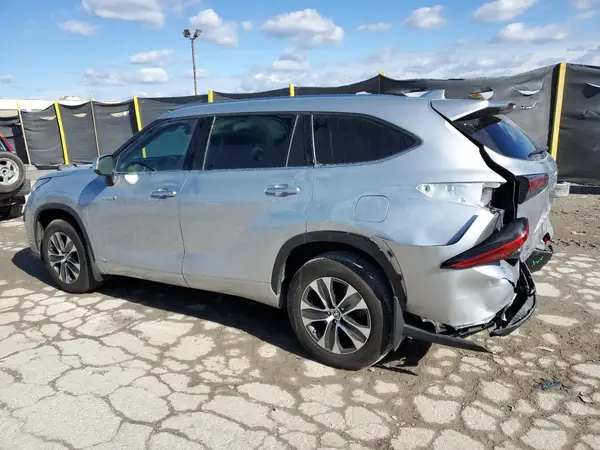 5TDHBRCH9MS528397 2021 TOYOTA HIGHLANDER - Image 2