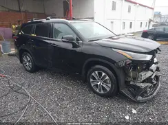5TDHBRCH9NS555990 2022 TOYOTA HIGHLANDER