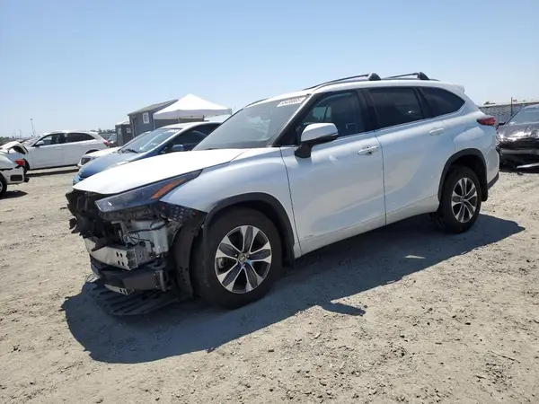 5TDHBRCH9NS560669 2022 TOYOTA HIGHLANDER - Image 1