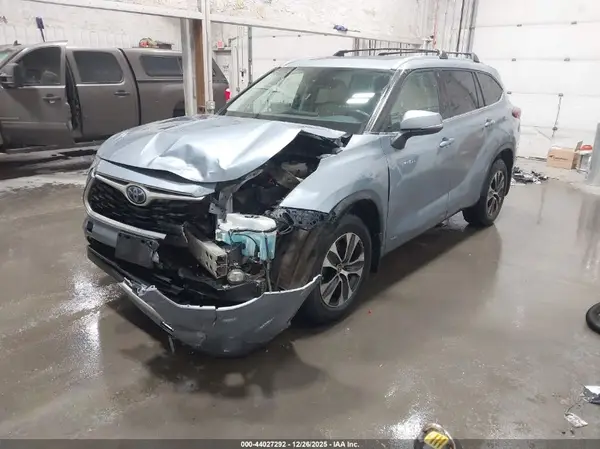 5TDHBRCHXLS011401 2020 TOYOTA HIGHLANDER - Image 2