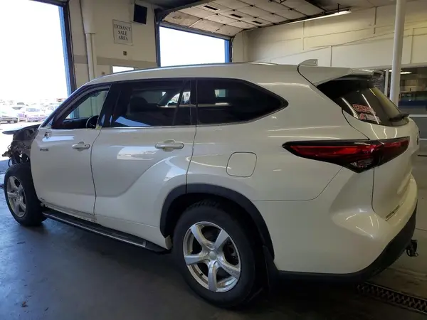 5TDHBRCHXLS507038 2020 TOYOTA HIGHLANDER - Image 2